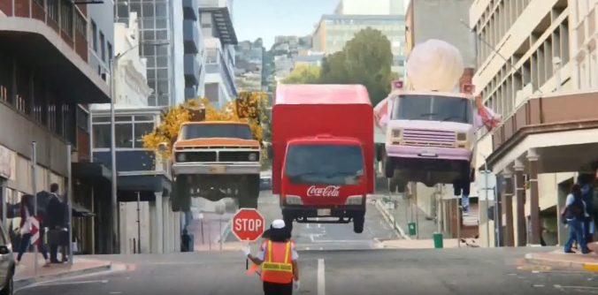 Orange Vanilla Coca-Cola TV Spot, 'La persecución'