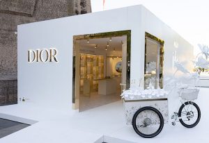 Pop-up store de Dior J'adore en la plaza de Colón de Madrid