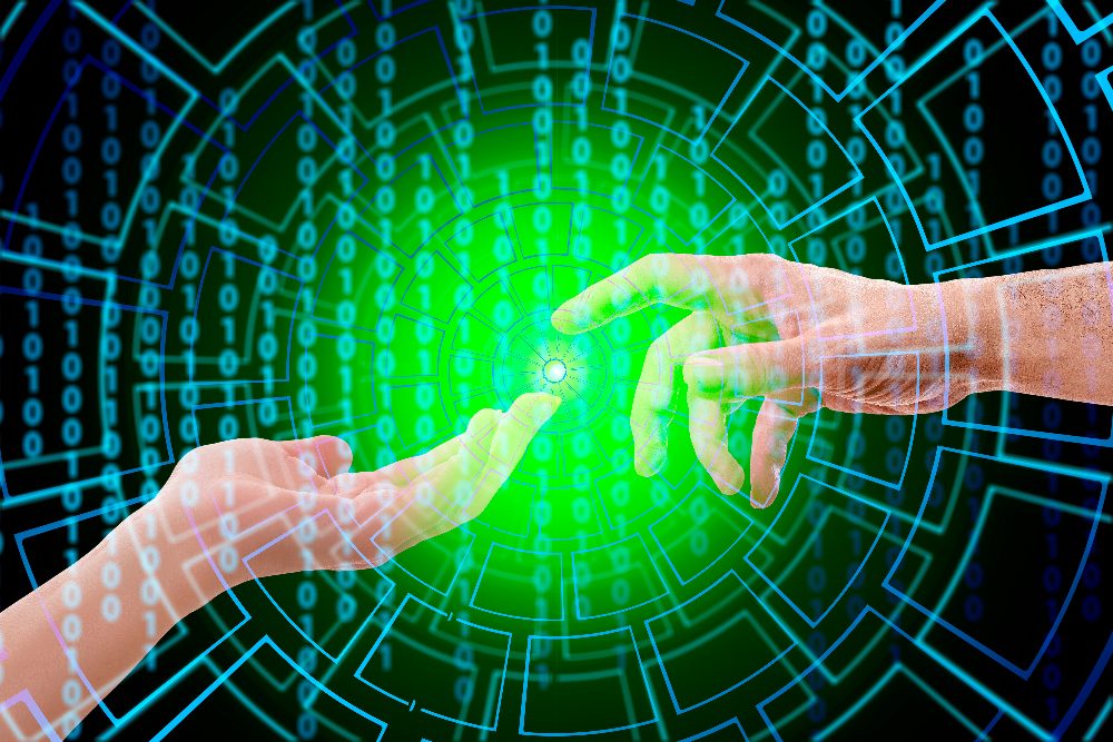 inteligencia artificial en marketing - dos manos casi tocandose con un fondo de ceros y unos, en el centro una luz intensa verde